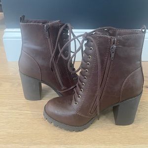 SODA Women’s Chunky Heel Combat Ankle Boot In Brown Size 6.5 Never Worn